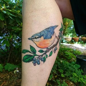 Neotraditional Vogel Tattoo