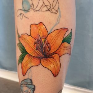 Buntes Lilien Tattoo