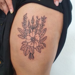 Wildrose, Lavendel, Salbei Strauß Tattoo schwarz